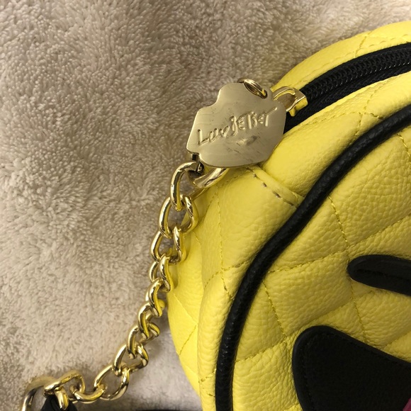 SOLD❤️ NWOT.. LUV BETSEY SMILEY FACE 🙂 PURSE - Picture 2 of 8